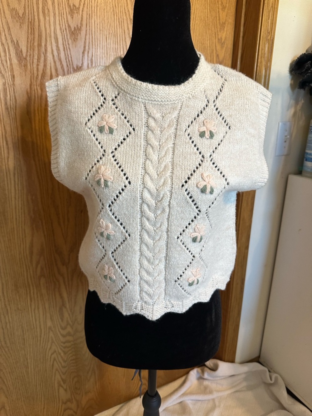 Sincerely Jules Cream Cable Knit Floral Appliqué Sleeveless Sweater Vest